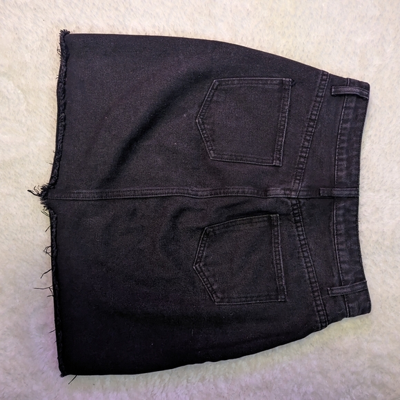 Missguided Black Denim Distressed Mini Skirt - Picture 4 of 6